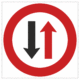 Dopravní značenie - Plastové dopravné značky: Prednosť jazdy v protiľahlom smere